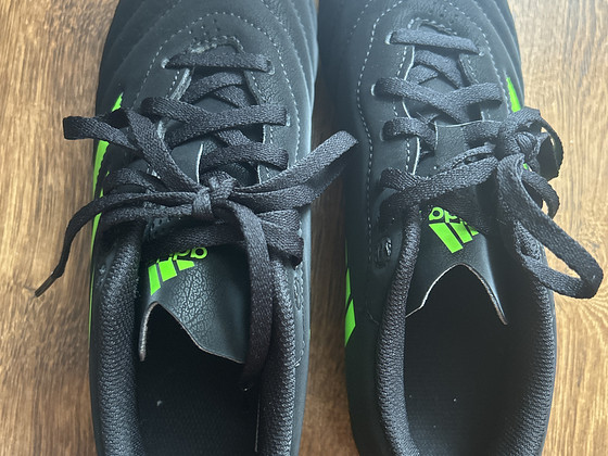 Adidas jalgpallijalatsid