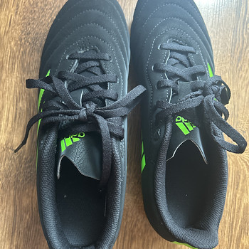 Adidas jalgpallijalatsid