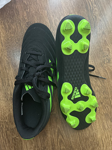 Adidas jalgpallijalatsid (3 foto / 3)