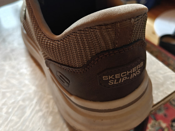 SKECHERS