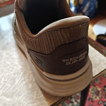 SKECHERS