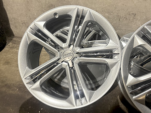 ‘21 5x112 Audi S8 D4 originaal veljed (3 foto / 8)
