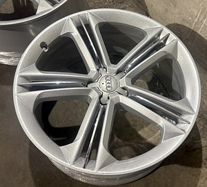 ‘21 5x112 Audi S8 D4 originaal veljed (4 foto / 8)