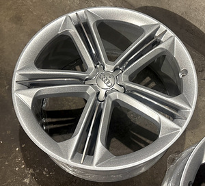 ‘21 5x112 Audi S8 D4 originaal veljed (5 foto / 8)