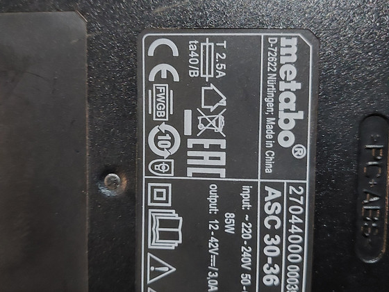 METABO 18V 4.0Ah. аккумулятор и зарядное устройство