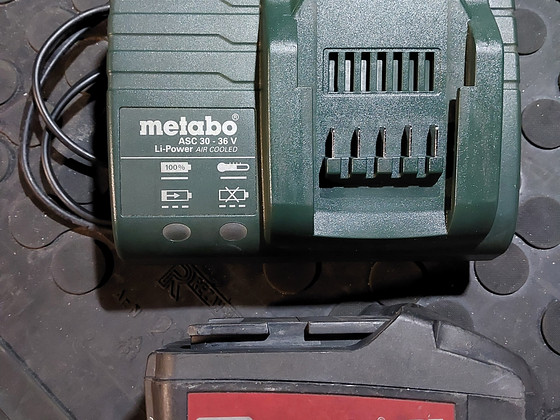METABO 18V 4.0Ah. аккумулятор и зарядное устройство