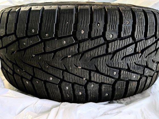 Nokian naastrehvid 255/50/R19