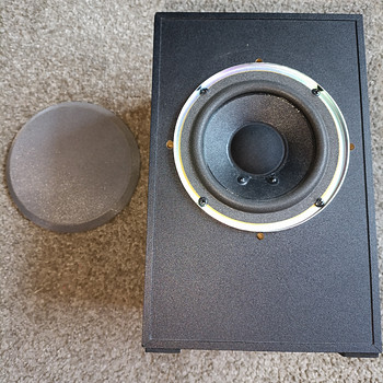 Subwoofer (kast + 17 W kõlar)