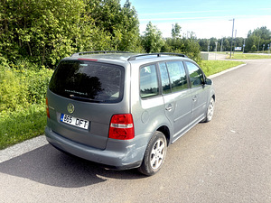 Volkswagen Touran (4 foto / 10)
