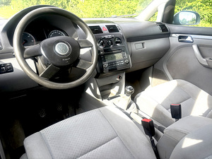 Volkswagen Touran (7 foto / 10)