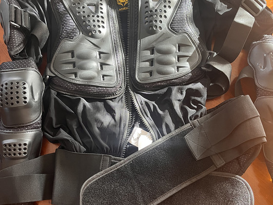 Защитный жилет для мотоциклиста / Body Armour LEATHERICK XL