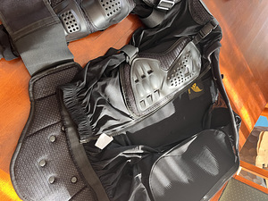 Mootorratta kaitsevest / Body Armour LEATHERICK XL (4 foto / 9)