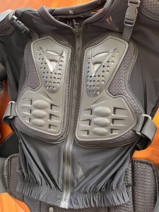 Mootorratta kaitsevest / Body Armour LEATHERICK XL (9 foto / 9)