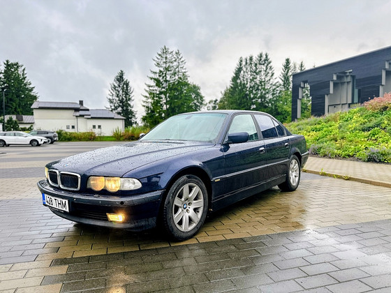 BMW E38 740d V8 180 kW 07/2001