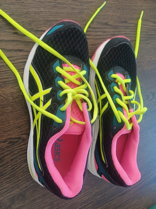 Asics laste või noorte jooksujalatsid (3 foto / 3)