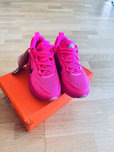 Nike Vomero 18 (2 фото из 4)