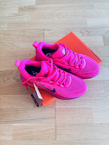 Nike Vomero 18 (3 фото из 4)