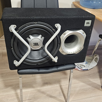 Subwoofer + JBL võimendi (autokomplekt)