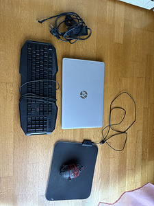 Продам ноутбук HP 15-bw0xx + клавиатуру, мышь и коврик для мыши (2 фото из 3)