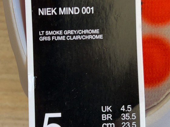 Nike Performance MIND 001