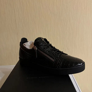Новые кроссовки Giuseppe Zanotti (кожа), размер 42, Farfetch (1 фото из 1)
