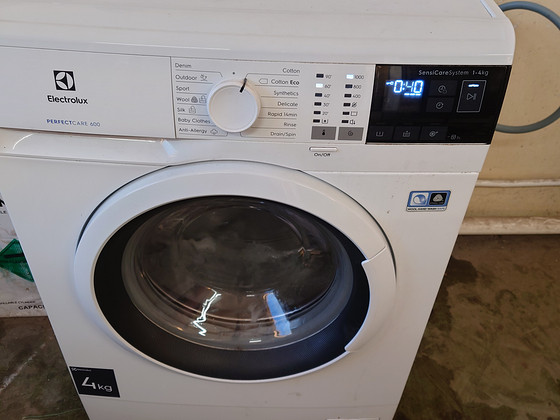 Kitsas pesumasin Elektrolux 33 sm