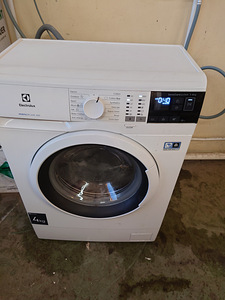 Узкая стиральная машина Elektrolux 33 см (2 фото из 5)