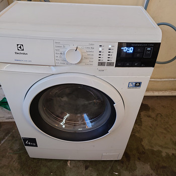 Узкая стиральная машина Elektrolux 33 см