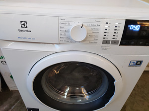 Узкая стиральная машина Elektrolux 33 см (4 фото из 5)