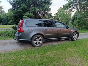 Volvo V70 (2 фото из 3)