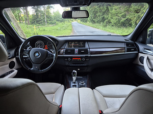BMW X5 (7 foto / 9)