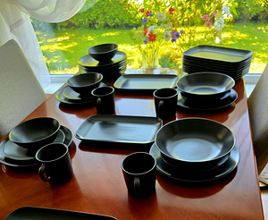Большой набор посуды IKEA (тёмный графит) — 44 шт (1 фото из 3)