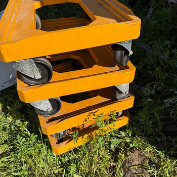 Tugevad transpordialused ratastel / plastikust kärualused –