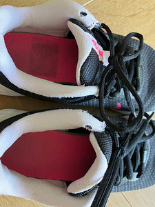 Кроссовки Nike (1 фото из 3)