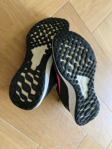 Кроссовки Nike (2 фото из 3)