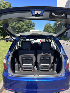 Toyota avensis verso (5 фото из 7)