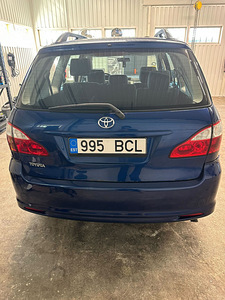 Toyota avensis verso (7 фото из 7)