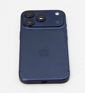 Телефон Apple iPhone 17 Pro 256GB Deep Blue (3 фото из 3)