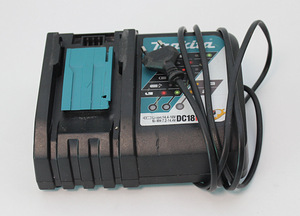 Зарядное устройство Makita DC18RC 7.2V-18V Li-ion быстрая зарядка (2 фото из 2)