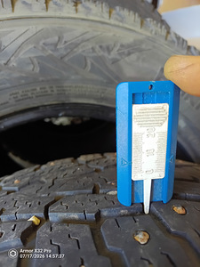 M: Nokian шипованные шины для фургона 205/65/16C (3 фото из 4)
