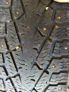 M: Nokian шипованные шины для фургона 205/65/16C (4 фото из 4)