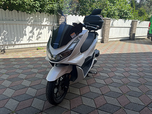 Максискутер Honda PCX125 (2 фото из 10)