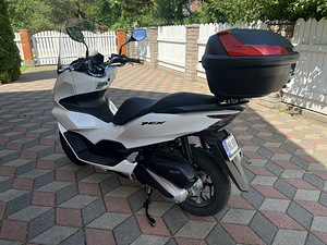 Максискутер Honda PCX125 (4 фото из 10)