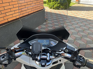 Максискутер Honda PCX125 (7 фото из 10)