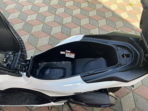 Максискутер Honda PCX125 (9 фото из 10)