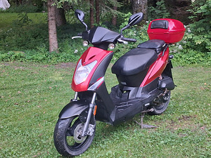 Roller Kymco Agility 50 (1 foto / 9)