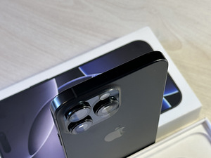 Apple iPhone 16 Pro Max Black 256GB в очень хорошем состоянии. Аккумулятор 90% (5 фото из 10)