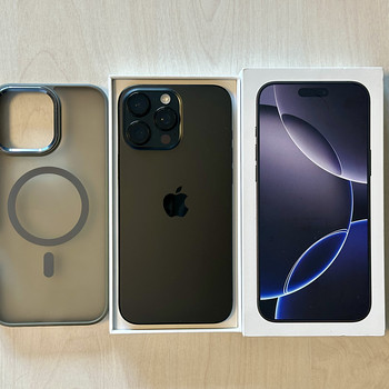 Apple iPhone 16 Pro Max Black 256GB в очень хорошем состоянии. Аккумулятор 90%