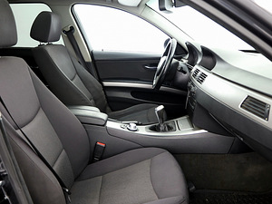 BMW 320 Touring 2.0 D 120kW (6 фото из 8)