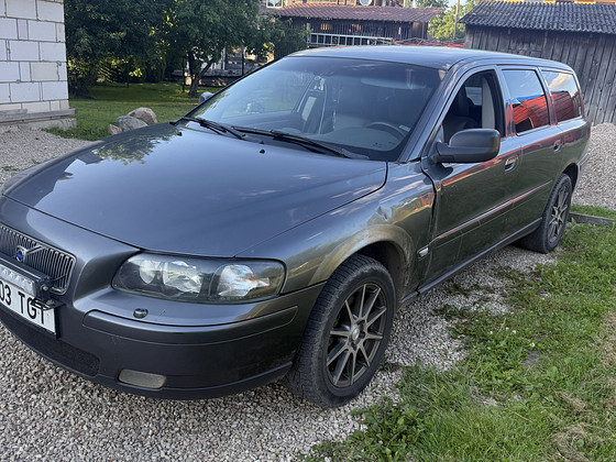 VOLVO V 70